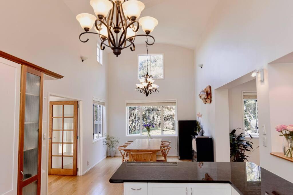 Modern Lifestyle Retreat With Stunning City View Auckland Eksteriør bilde