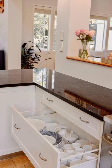 Modern Lifestyle Retreat With Stunning City View Auckland Eksteriør bilde
