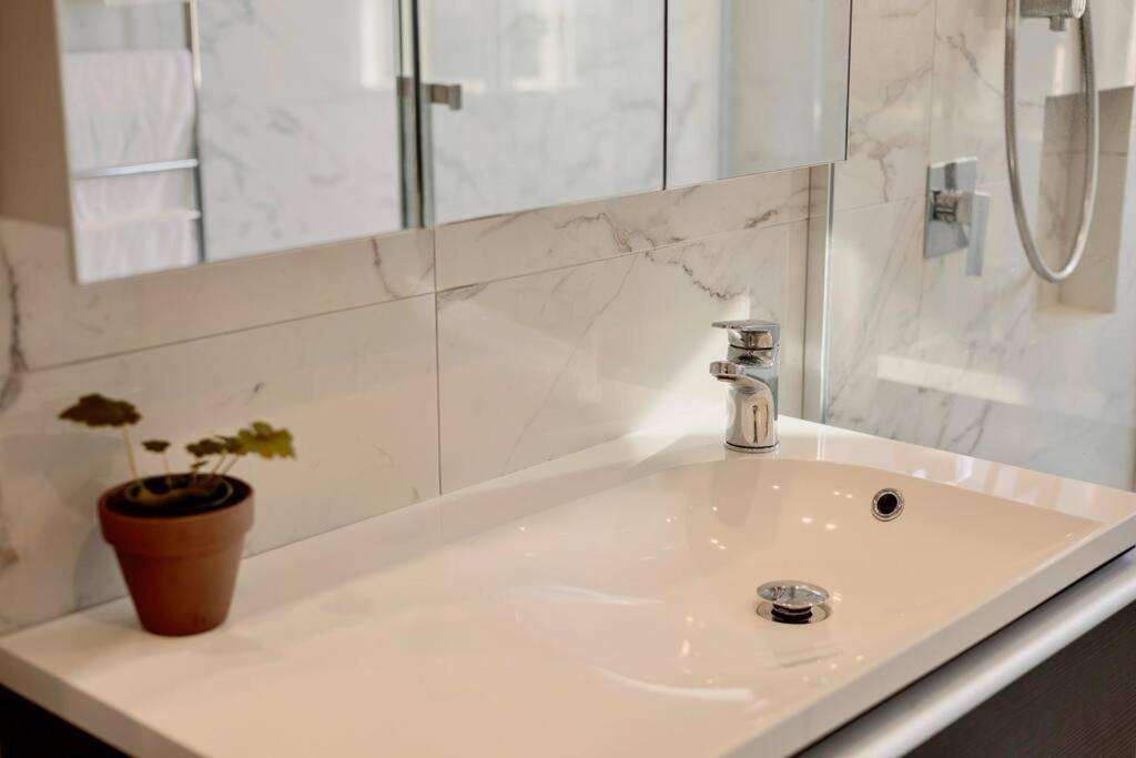 Modern Lifestyle Retreat With Stunning City View Auckland Eksteriør bilde