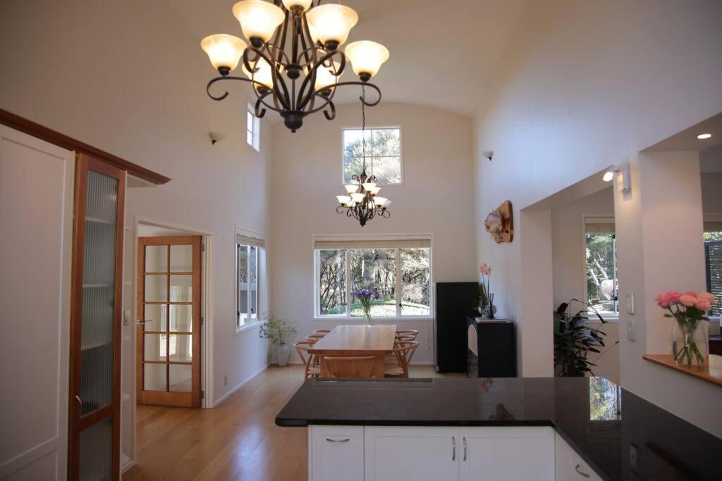 Modern Lifestyle Retreat With Stunning City View Auckland Eksteriør bilde